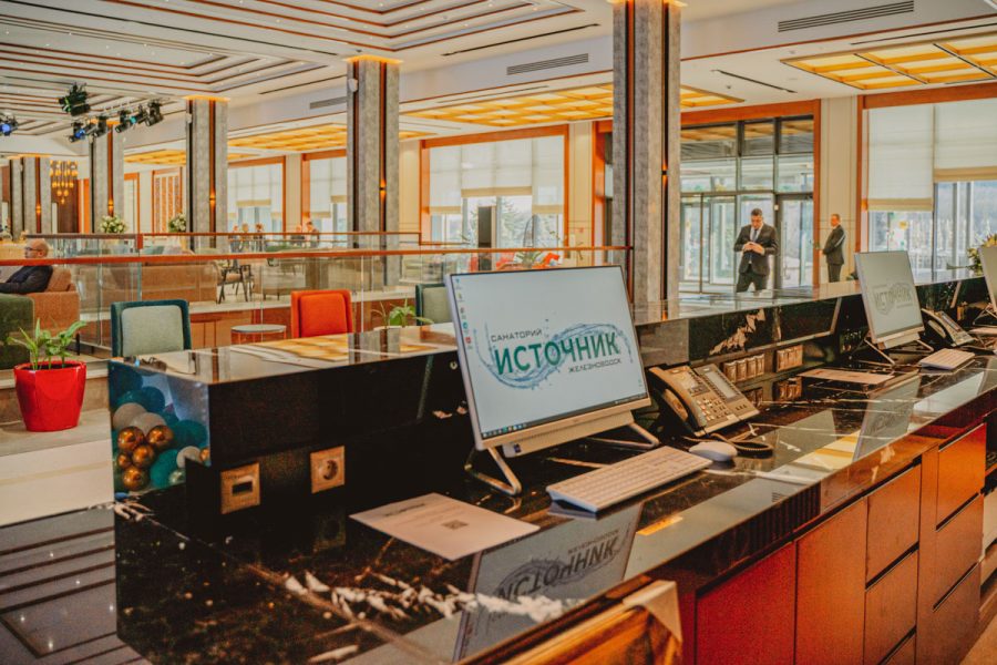 Ресепшн в санатории Источник в городе Железноводске - фотография