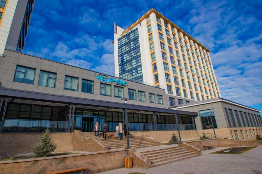 Территория в санатории Источник в городе Железноводске - фотография