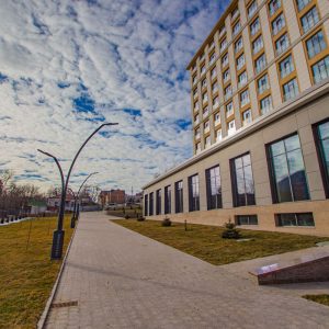 Территория в санатории Источник в городе Железноводске - фотография