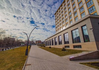 Территория в санатории Источник в городе Железноводске - фотография