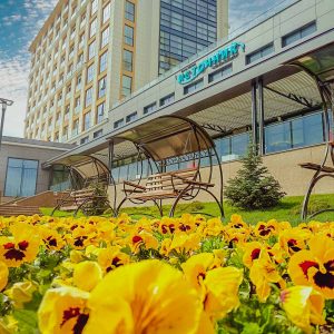 Территория в санатории Источник в городе Железноводске - фотография