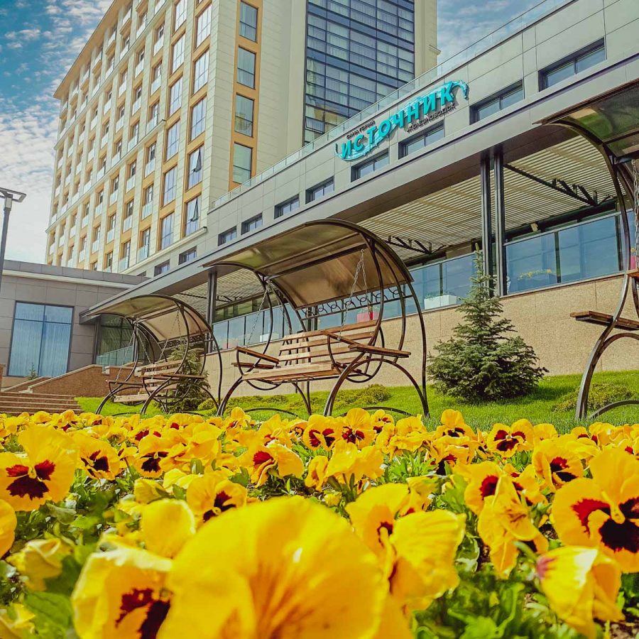 Территория в санатории Источник в городе Железноводске - фотография