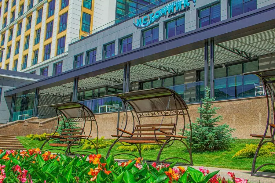 Территория в санатории Источник в городе Железноводске - фотография